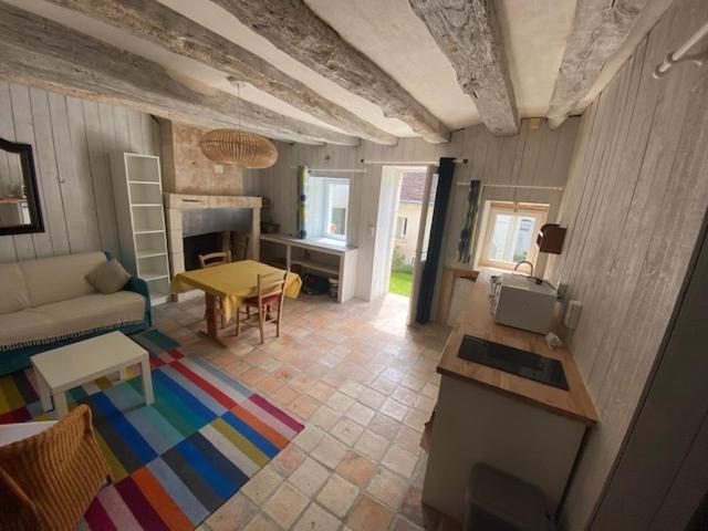 Holiday home La Mauverniere, 2 Independants, 1 Grande Piscine Exterieure, Jardin Arbore Descartes